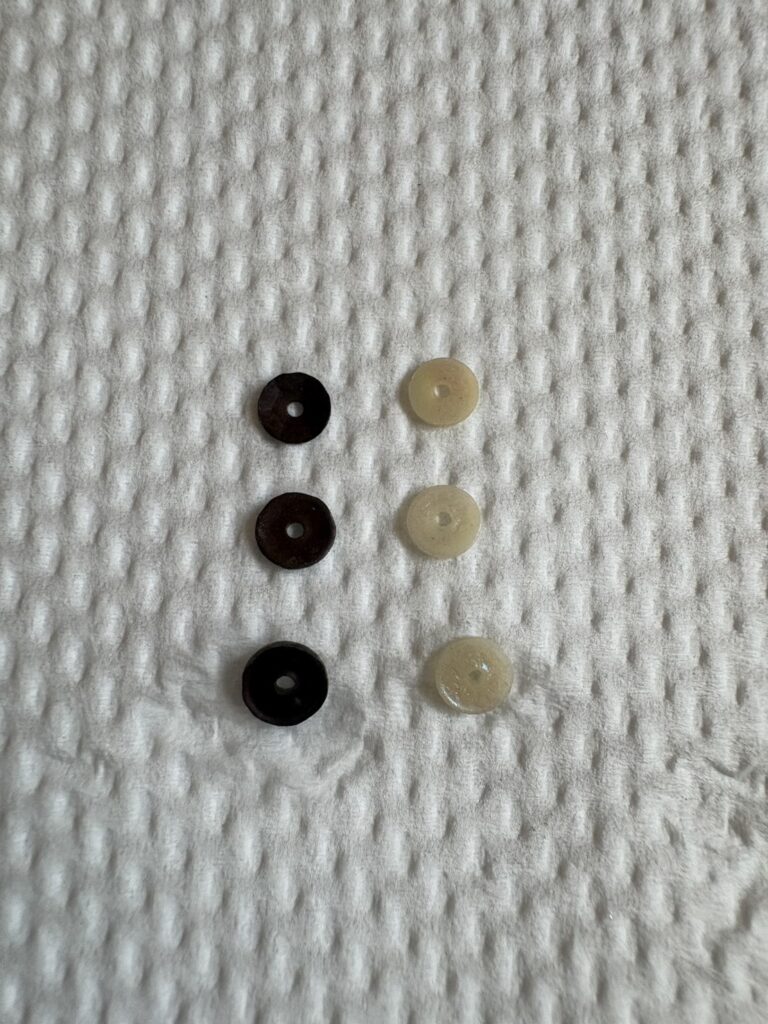 水に浸したゼラチン製スパンコールの比較（5分、10分、15分）