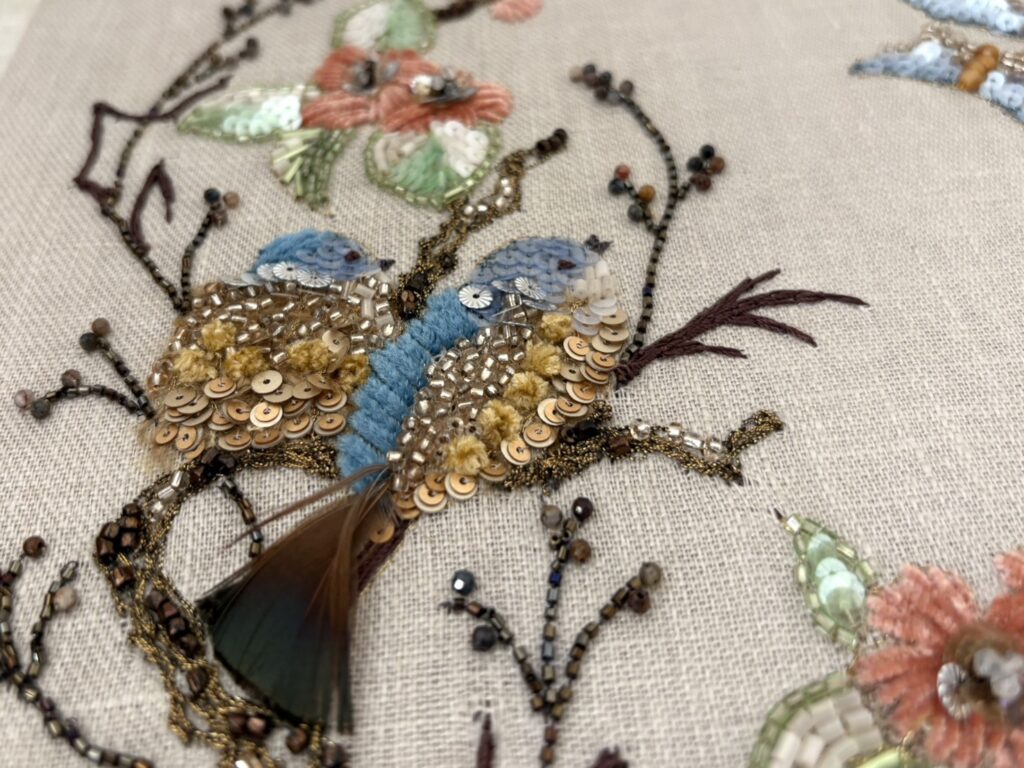 小鳥のオートクチュール刺繍
