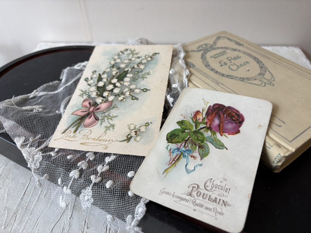 フランスのアンティークすずらんポストカード、薔薇のクロモスカード