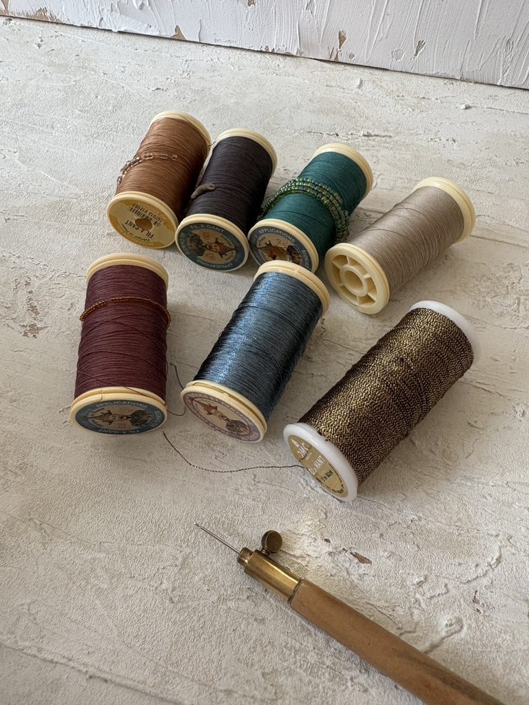 オートクチュール刺繍で定番の糸
フィラガン